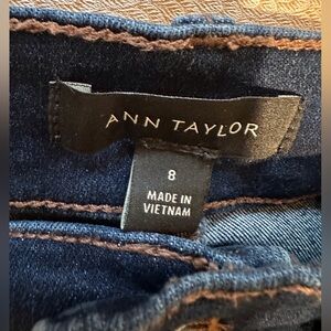 Ann Taylor Size 8, skinny jeans, dark wash